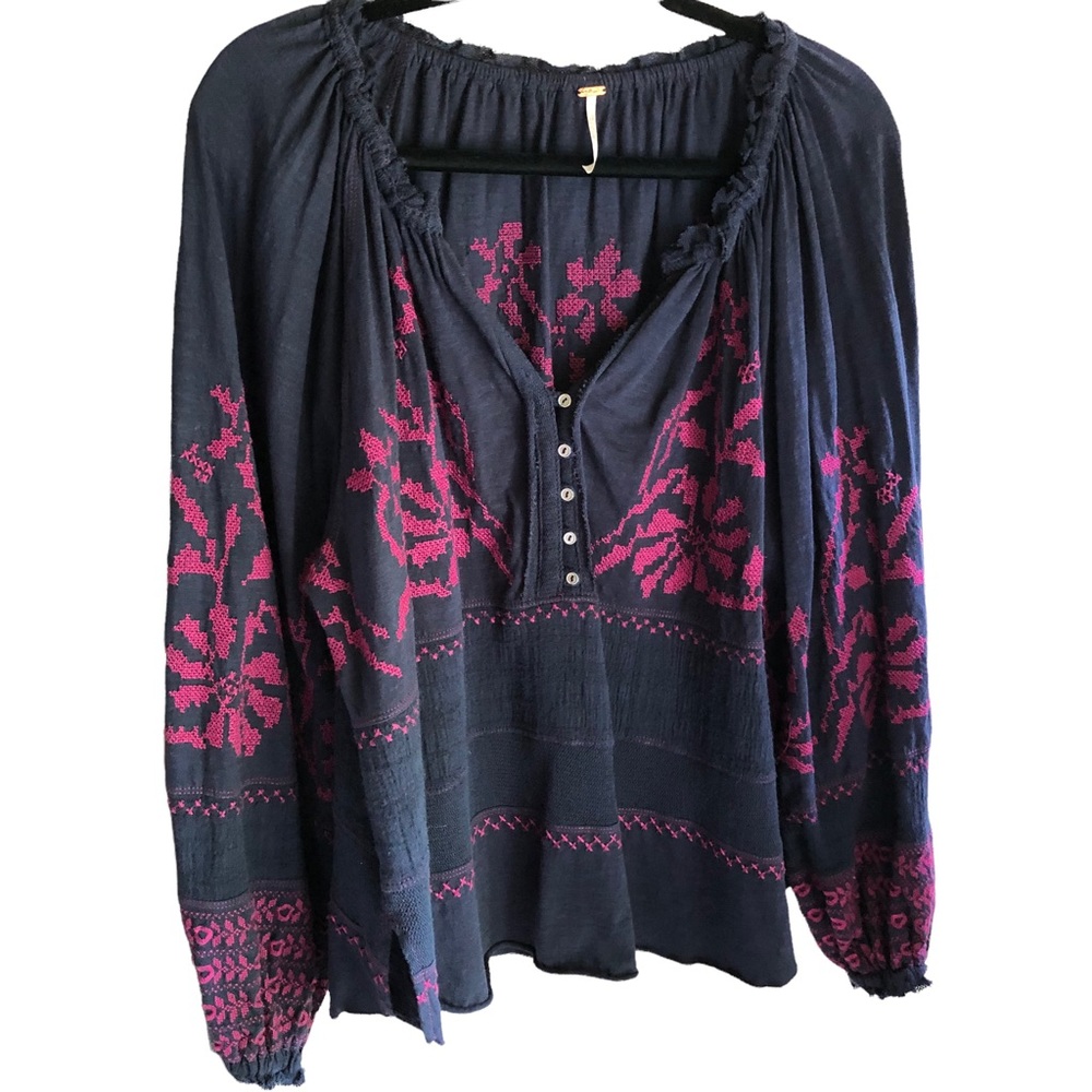 Free People Peasant Style Boho Blouse. Navy Blue w/ Pink Embroidery. Size XS
